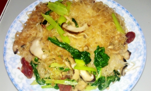 青菜腊肠香菇炒米面.jpg