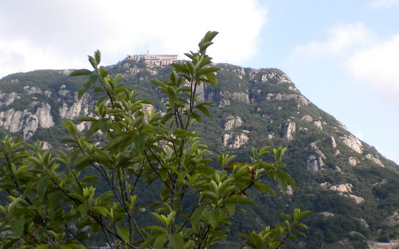 高湾村遥望白岩山