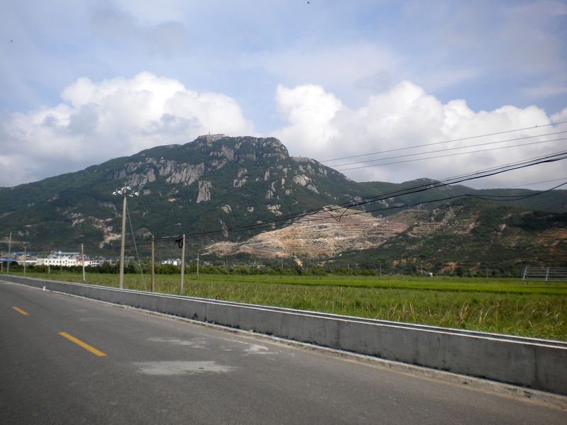 高湾村遥望白岩山