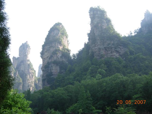 夕阳中的十里画廊群峰