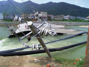 杨忠华用数码相机拍下的台风刚过的场景.jpg