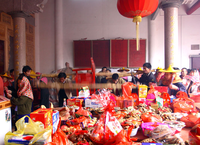 蕙安 祭妈祖搞的挺隆重的.