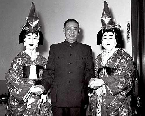 梅兰芳与日本歌舞伎演员的东京合影（1956年）