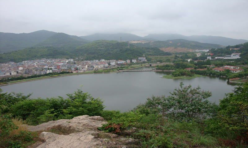 岩湖山