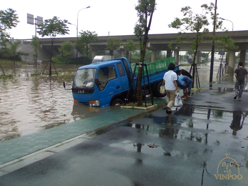 水漫文津路绕城涵洞1.jpg