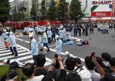 6月8日，有人在日本东京秋叶原的路上持刀刺杀周围的人（资料图）