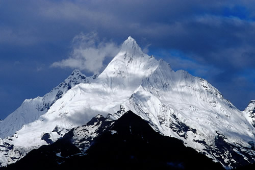 012云南梅里雪山Miacimu峰.jpg