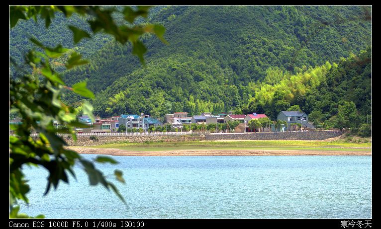 溪口水库边的屠家园村.jpg