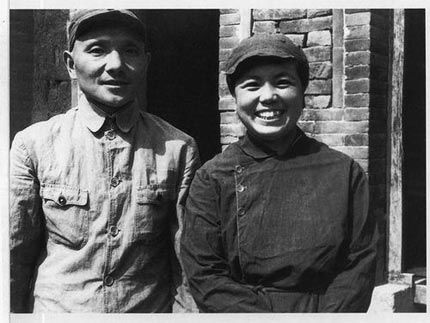 1939年8月，邓小平与卓琳在延安结婚