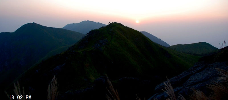 69 18.02 往后方看去太阳即将下山..jpg