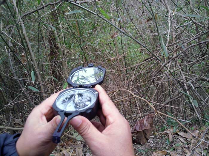 用地质罗盘测量24山向