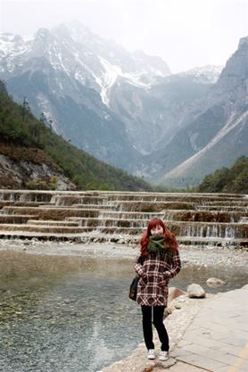 我在玉龙雪山脚.jpg