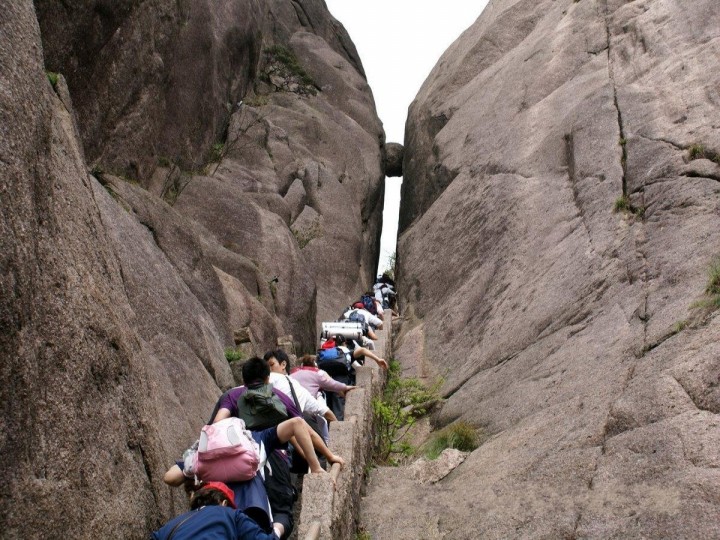 263黄山风景区一线天仰望[1].jpg