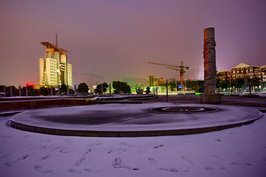 广场雪景.jpg